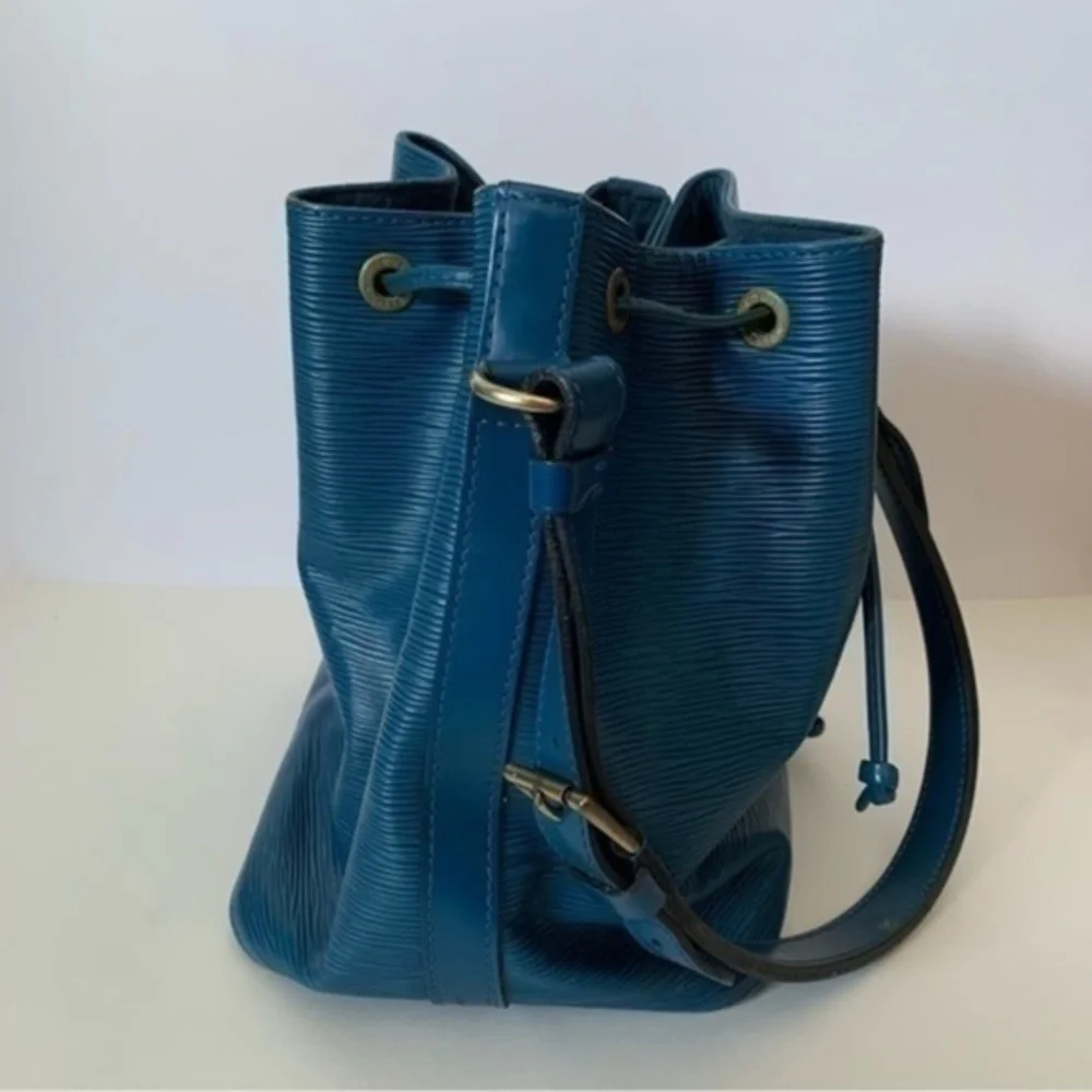 LOUIS VUITTON LV Shoulder Bag Petit Noe Blue Epi